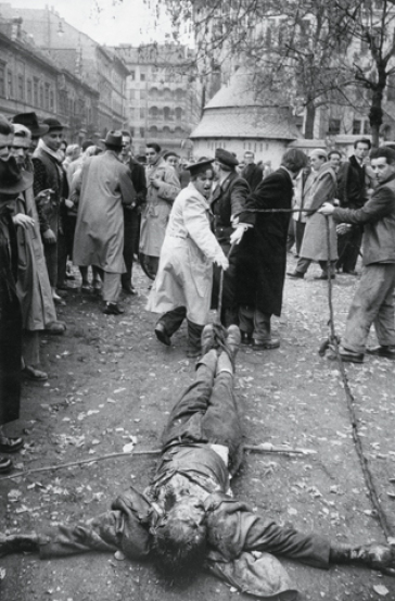 L'impiccagione, Budapest 1956 - Mario De Biasi