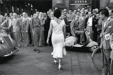 Gli italiani si voltano, Milano 1954 - Mario De Biasi